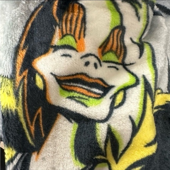 Disney Villains Fleece Throw Blanket 50x70” Gray Ursula Evil Queen Cruella - Picture 2 of 6